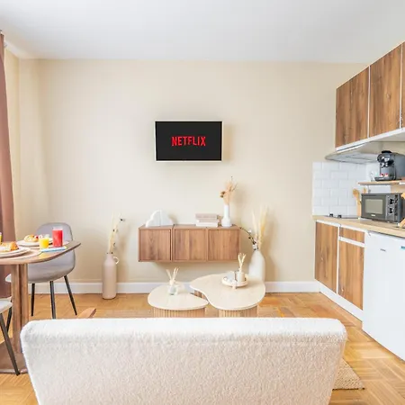 Le Noyer I Centre I Netflix I Wifi Fibre I Parking דירה ואלנסיין